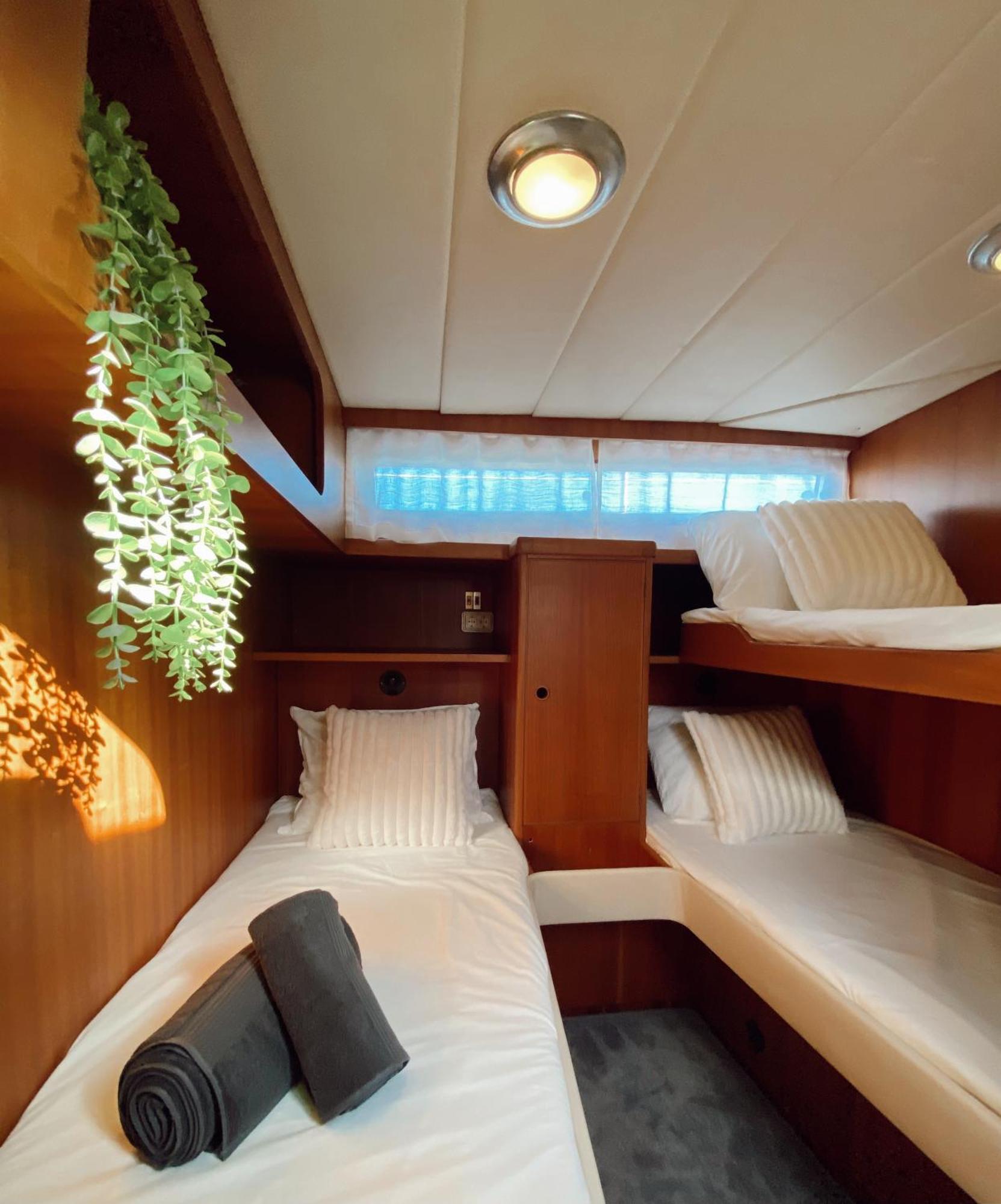 Hotel en barco Malmo's Yacht Valencia